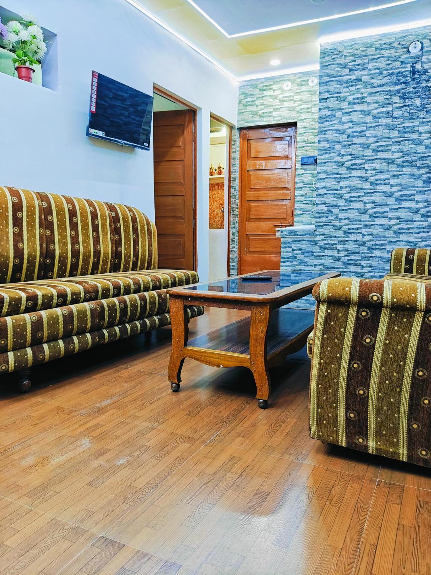 Kiara Home Stays Váránaszi Kültér fotó