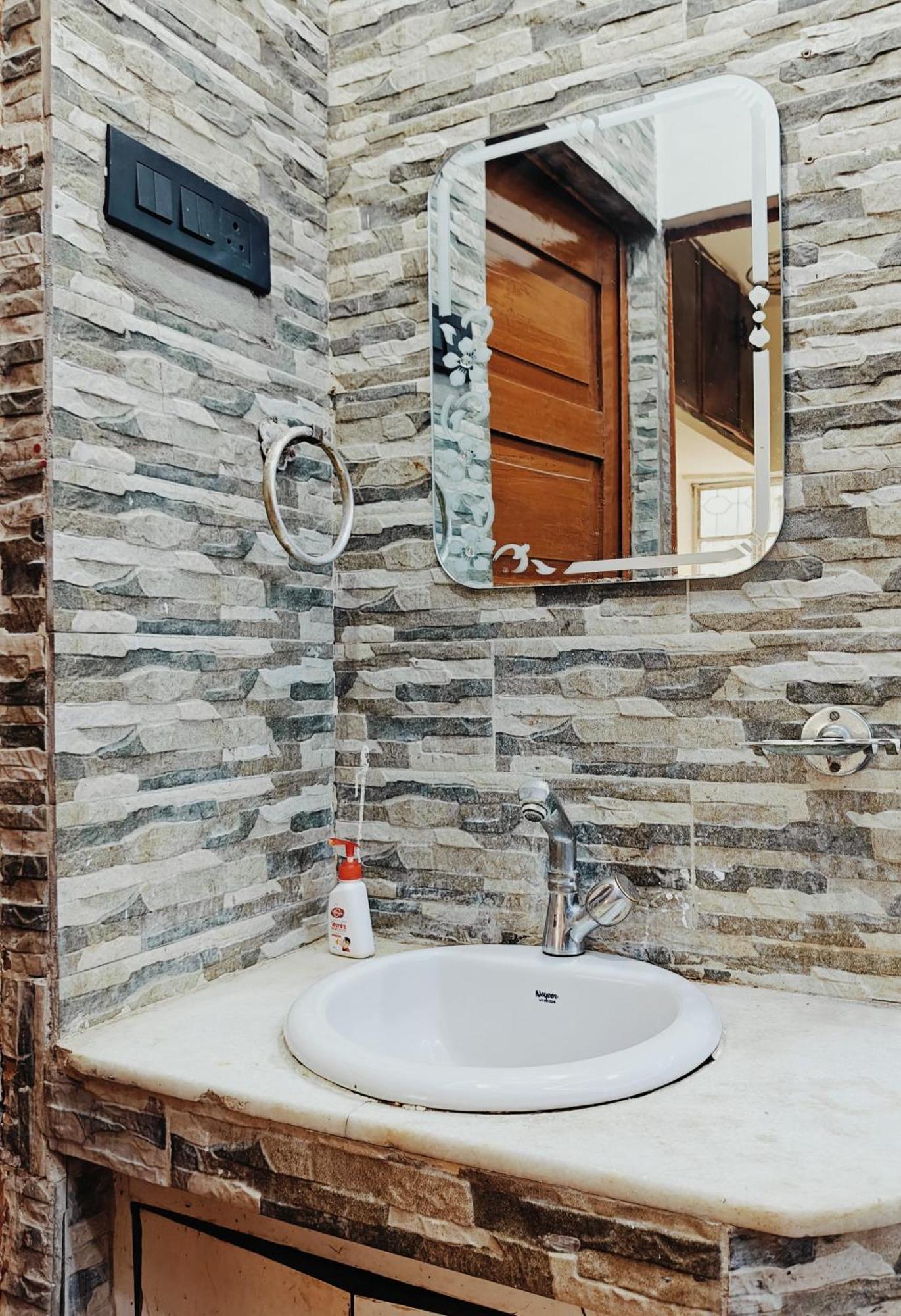 Kiara Home Stays Váránaszi Kültér fotó